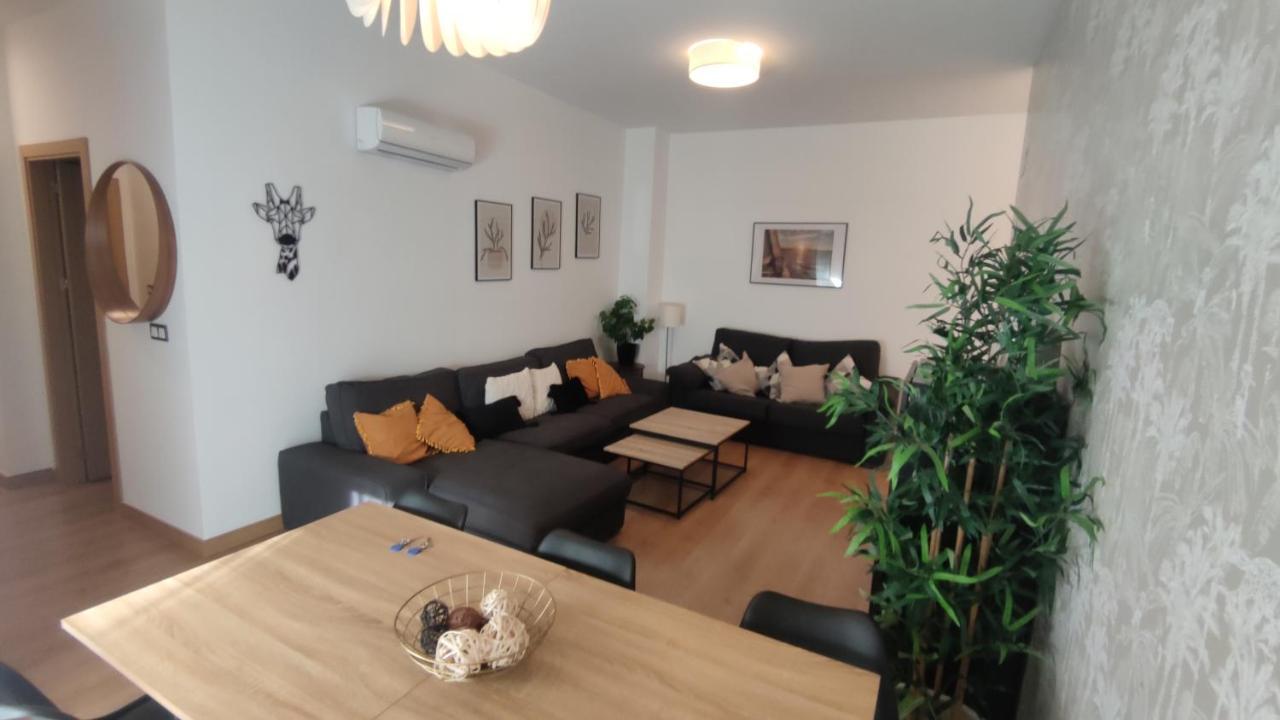 Appartement Unique In Center With Pool *